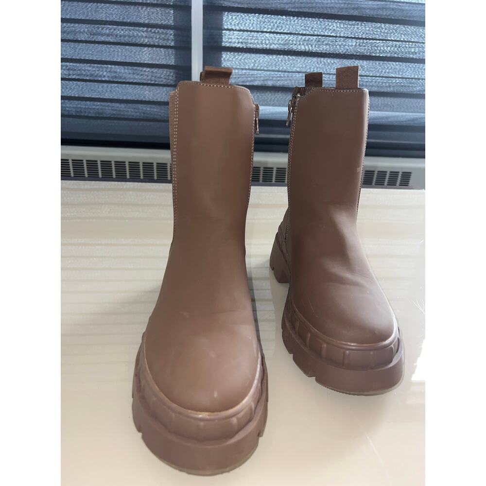 Sale! Elegant Chocolate Brown Forever 21 Chelsea Boots Size 9